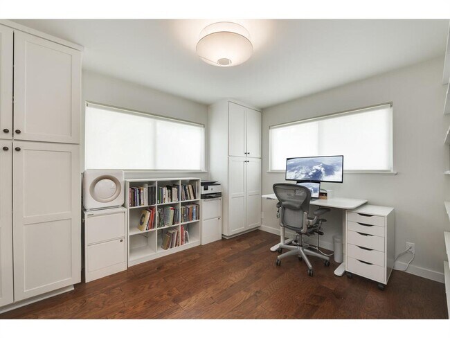 Building Photo - 8700 Mountainwood Cir