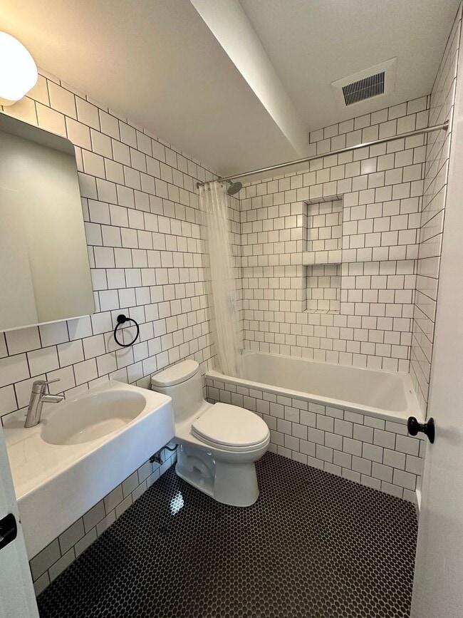 Building Photo - Paradise is the location of this home and ...