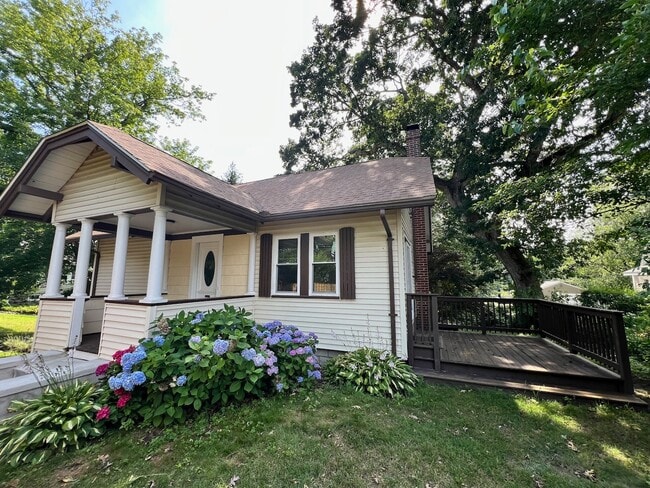 Building Photo - 51 Alger Ave