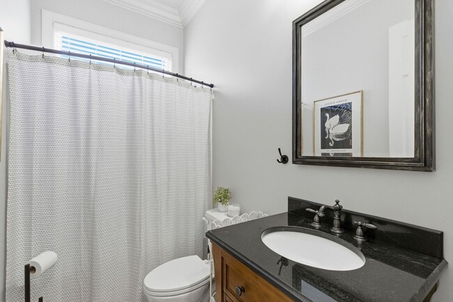 Building Photo - 1306 Jewell Ave