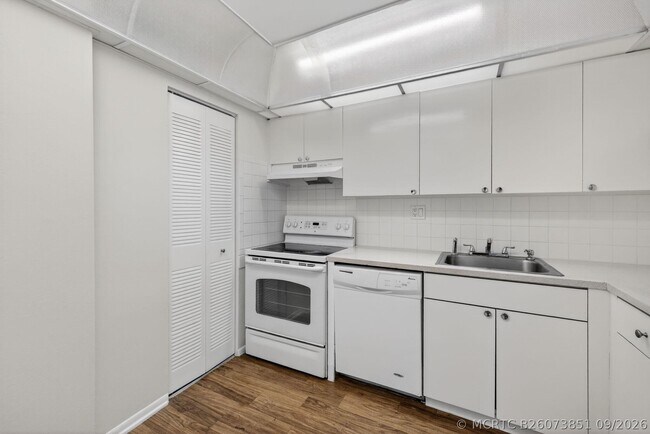 Building Photo - 7925 S Colony Cir