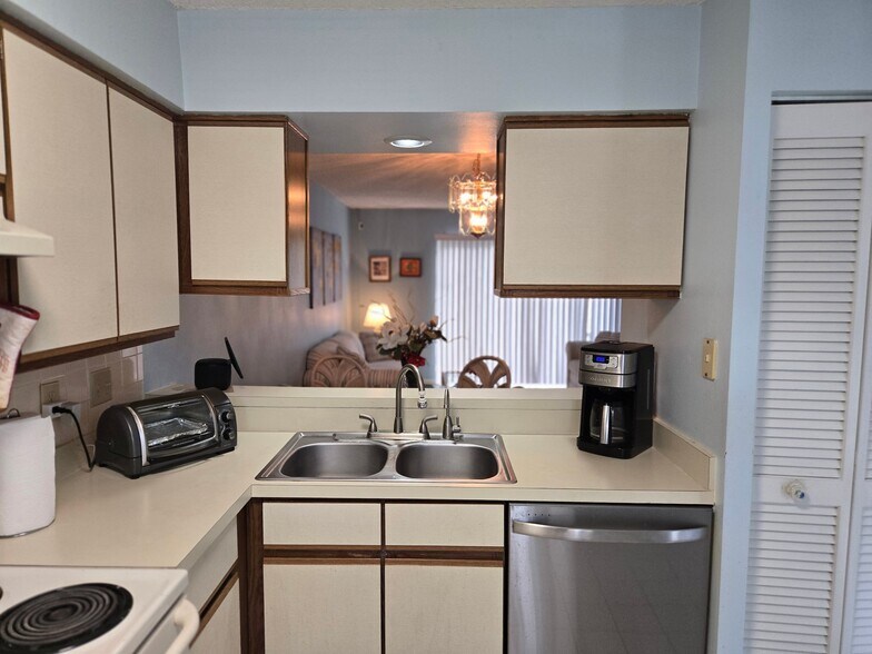 Building Photo - 6509 Spring Flower Dr