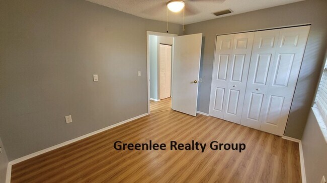 Building Photo - Adorable 2 Bed/1 Bath Updated Home in Seve...