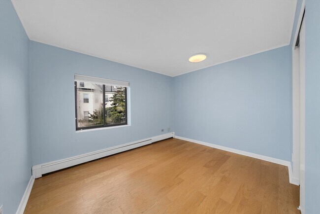 Building Photo - 27 Alpine St