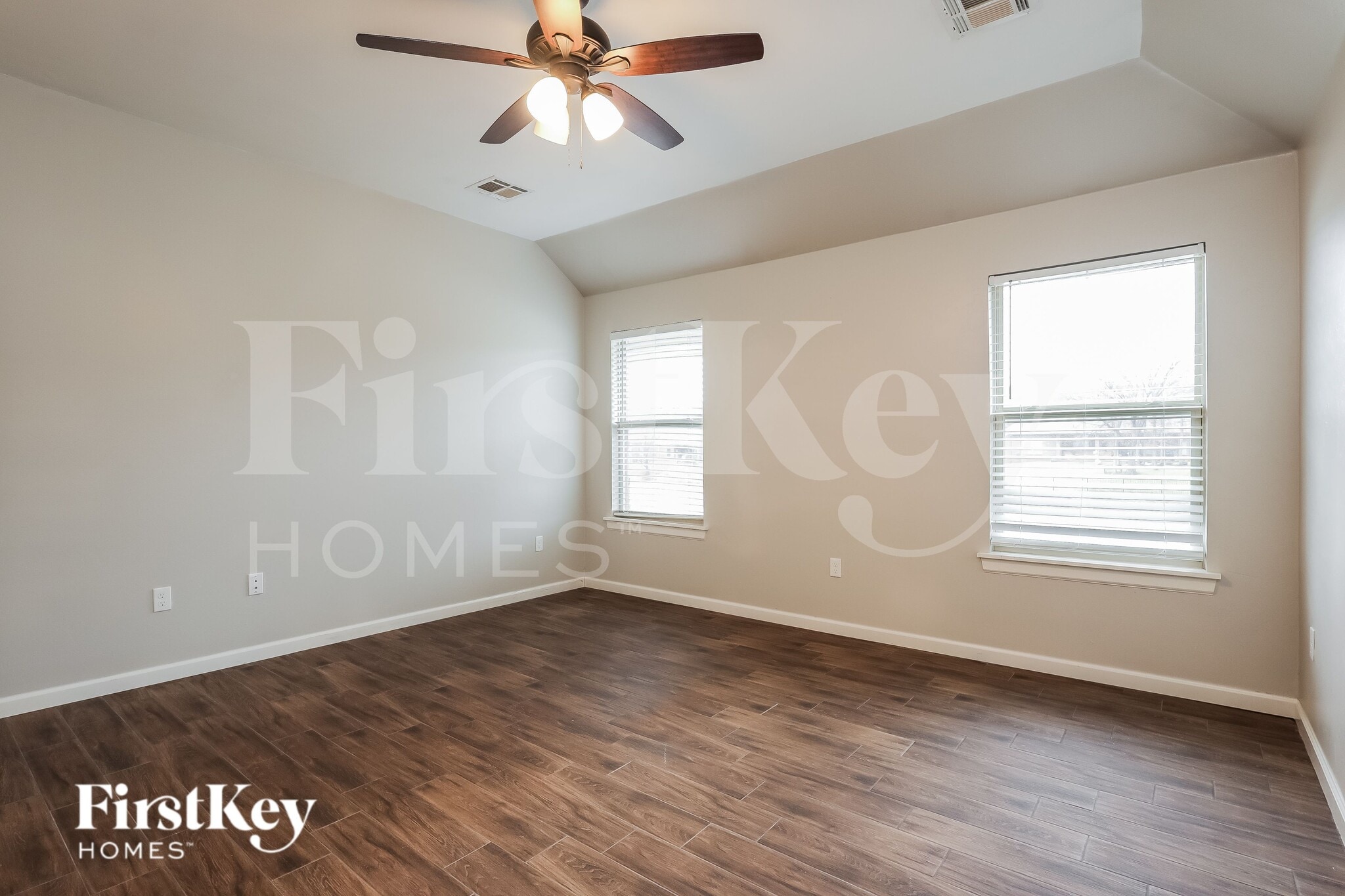 Building Photo - 517 Siena Dr