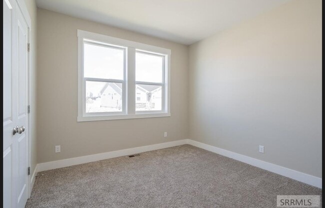 Building Photo - 4 bed 3 bath twin home in Idaho Falls 2 se...