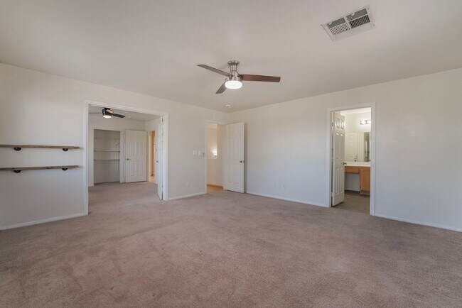 Building Photo - Beautiful Home in a Corner Lot!