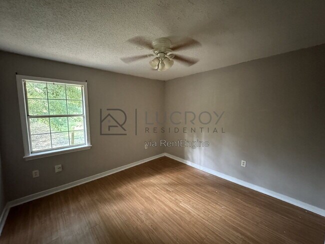 Building Photo - 102 Briarmeade Dr