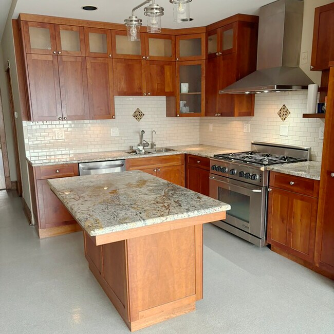 Building Photo - 2133 W Grace St