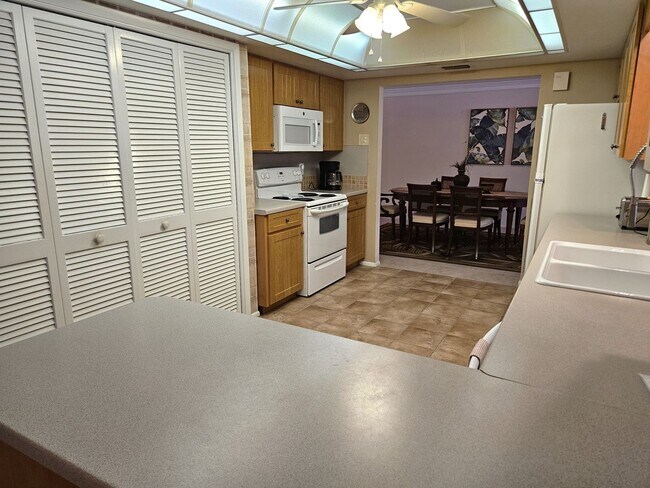 Building Photo - Seasonal Short-Term Single-Family Heated Pool Home located in Venice Gardens!