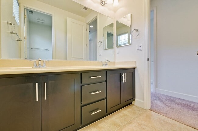 Building Photo - Gorgeous Santa Clara Home with Pool, EV Ho...