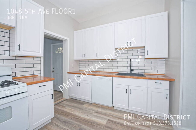 Building Photo - 1048 5th Ave