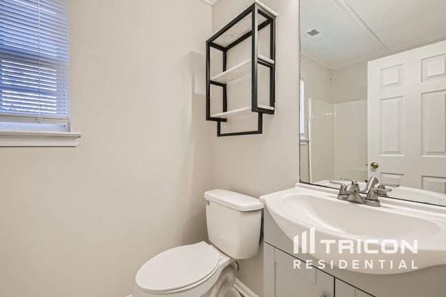 Building Photo - 9022 Jaldena Dr