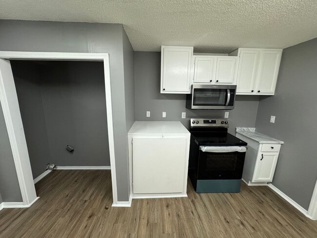 Building Photo - Birmingham/Southwest