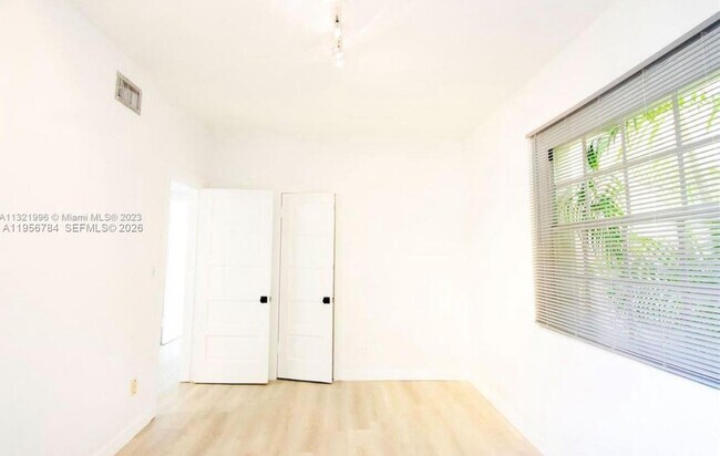 Building Photo - 3304 S Le Jeune Rd