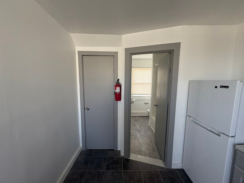 Building Photo - 91 Main Ave