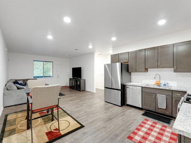 Building Photo - Charming 3BR Condo in Flagstaff
