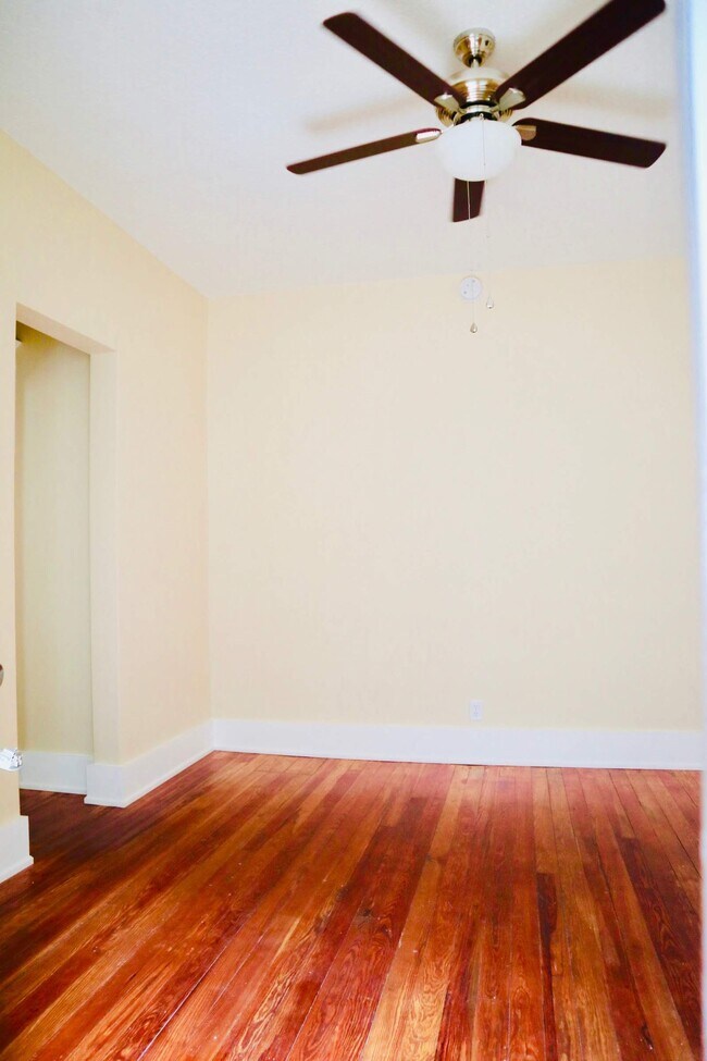 Building Photo - 143 N Stone St