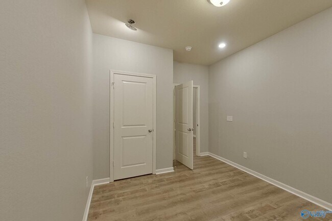 Building Photo - 10685 Bent Brook Dr