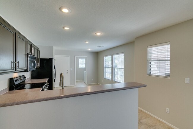 Building Photo - 2 bedroom + Den- Upgraded Flooring ready for immediate move in