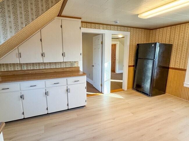 Building Photo - 334 Elm St