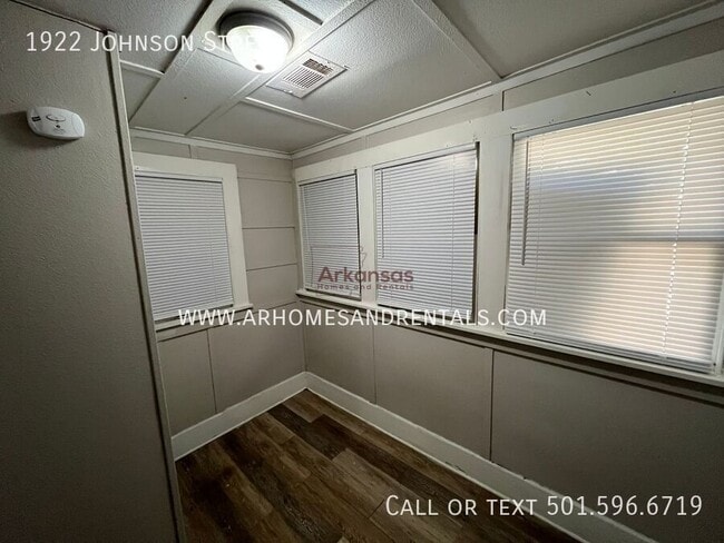 Building Photo - 1922 Johnson St