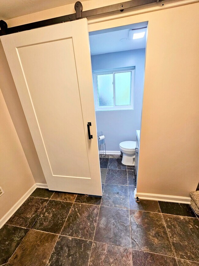 Building Photo - 711 E Main St