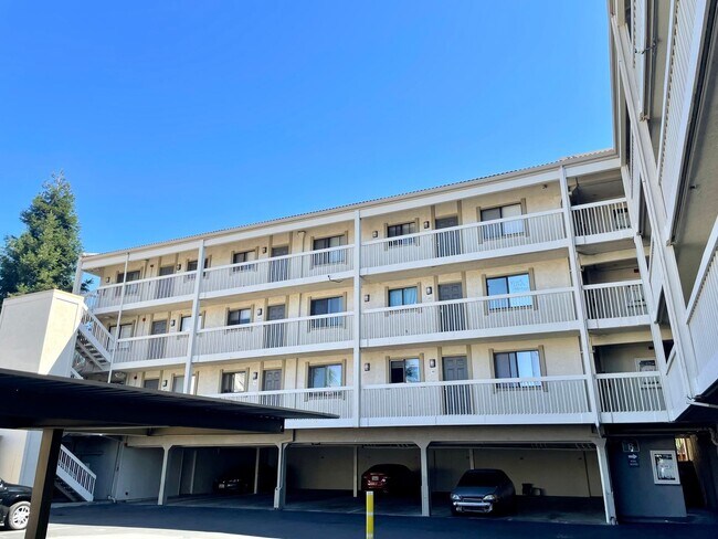 Building Photo - Fully Remodeled 2bedroom near downtown