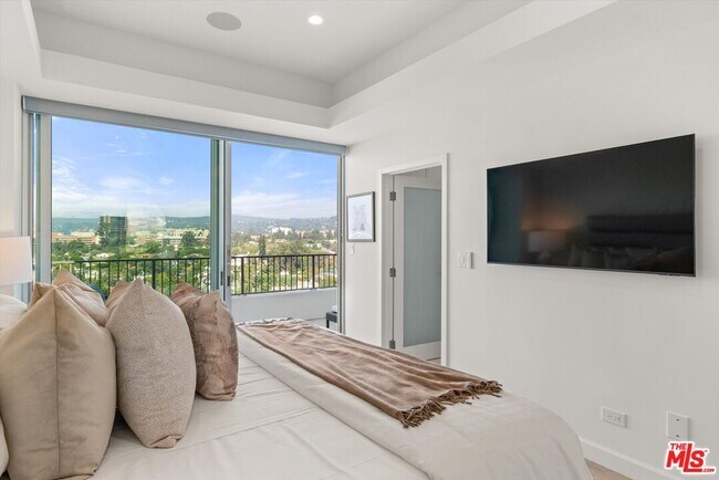 Building Photo - 10501 Wilshire Blvd