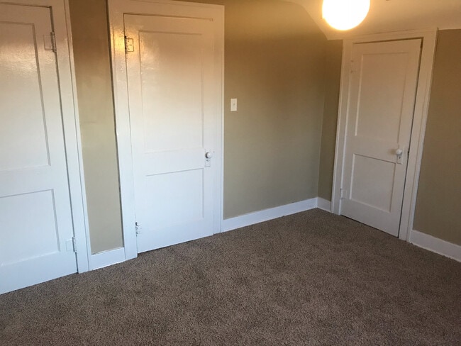 Building Photo - 566 E Sebewaing St