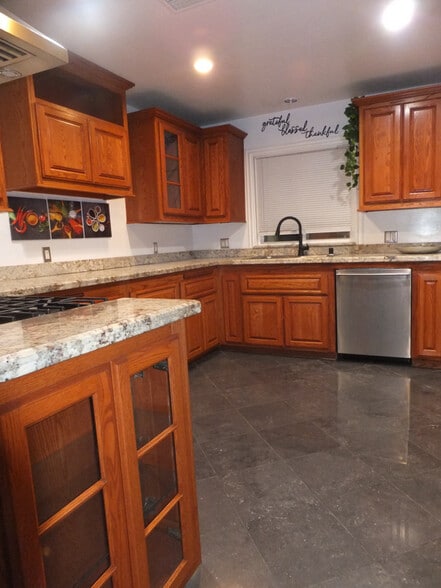 Building Photo - 3920 E 11th St