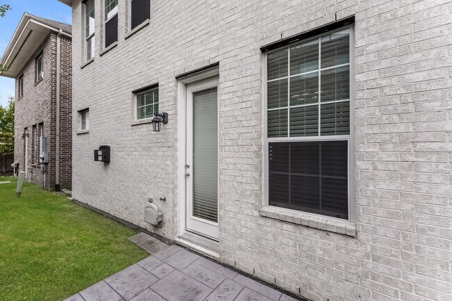 Building Photo - 3215 Holly Thicket Dr