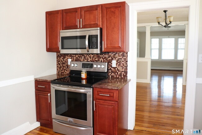 Building Photo - 152 Lyons St