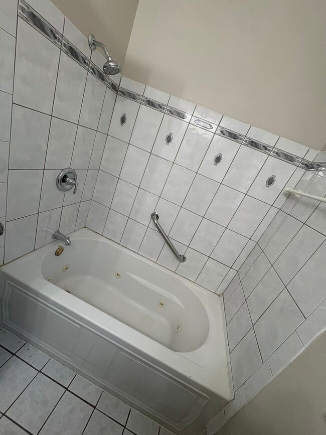 Building Photo - 7607 S Wolcott Ave