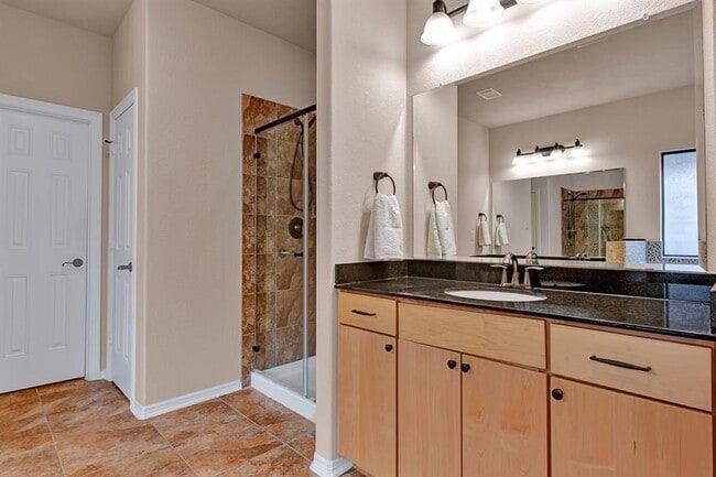 Building Photo - 2725 Kings Retreat Cir