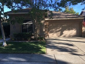 Building Photo - Beautiful Serrano Home - Single Story!