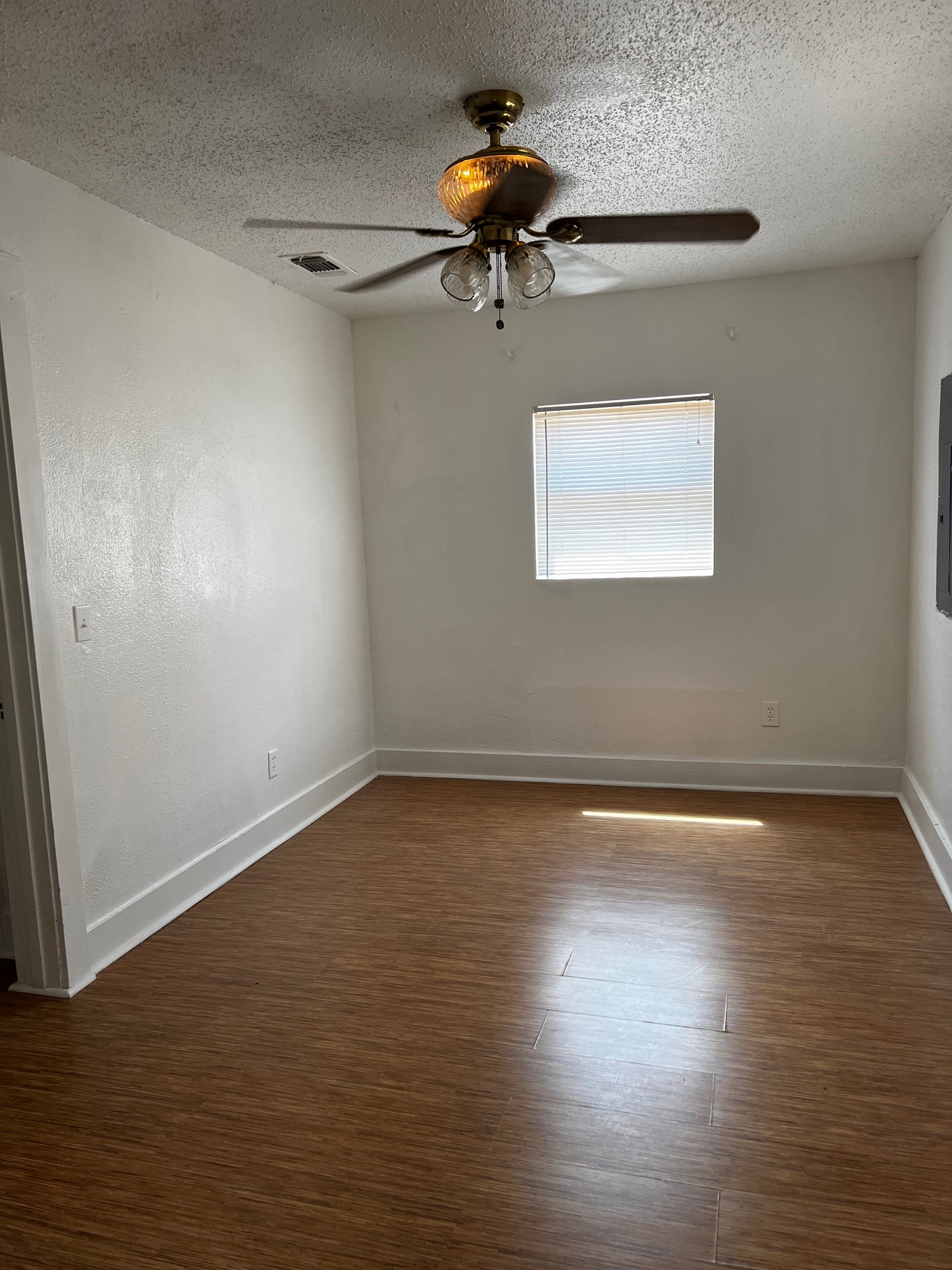 Building Photo - 405 N Avenue D