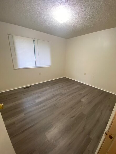 Building Photo - 101 Swan Dr