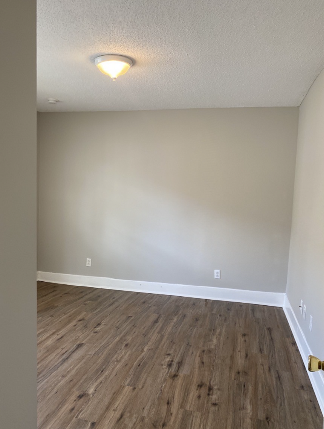Building Photo - Updated 2 bed 1 bath home - 10 Minutes to ...