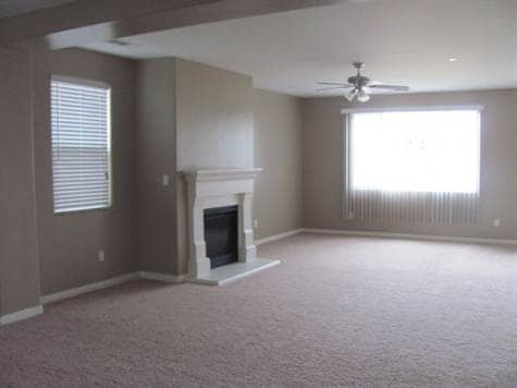 Building Photo - Southwest 4 bedroom 2 bath