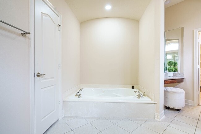 Building Photo - 6515 Costa Sienna Ln