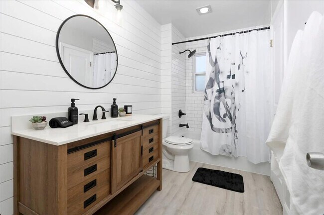 Building Photo - 6509 Sunstrip Dr