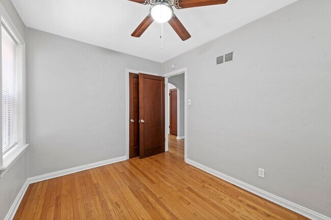 Building Photo - 3412 Lawn Ave