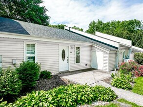 Building Photo - 3/2 Townhome in Downtown Woodstock