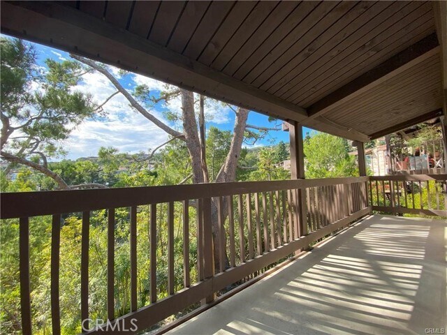 Building Photo - 322 Miraleste Dr