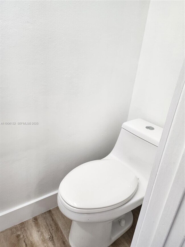 Building Photo - 2750 W 76th St