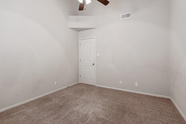 Building Photo - 11100 Bullseye St