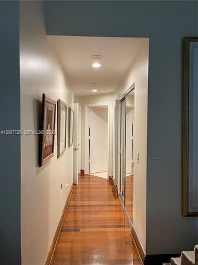 Building Photo - 16500 Collins Ave