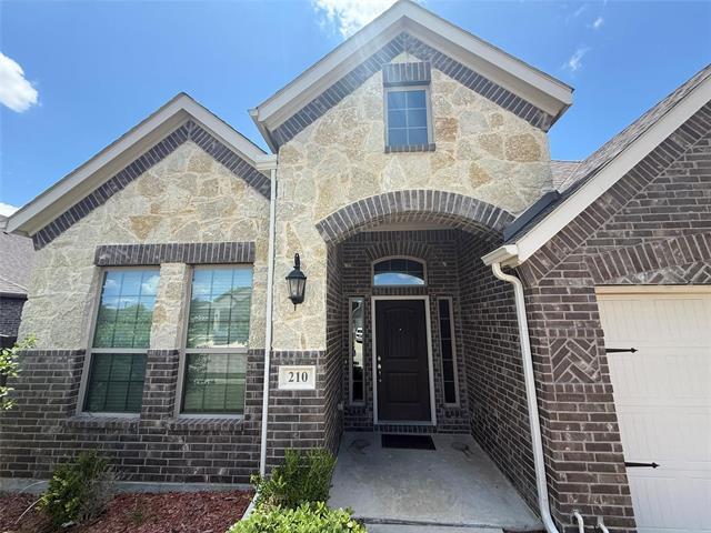 Building Photo - 210 Jacaranda Dr