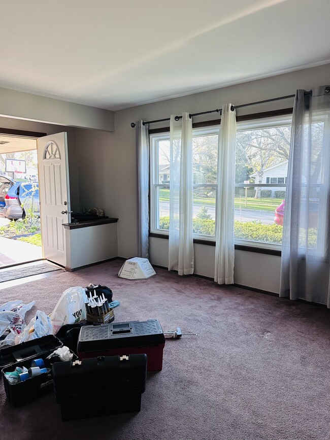 Building Photo - 7451 Highview Dr